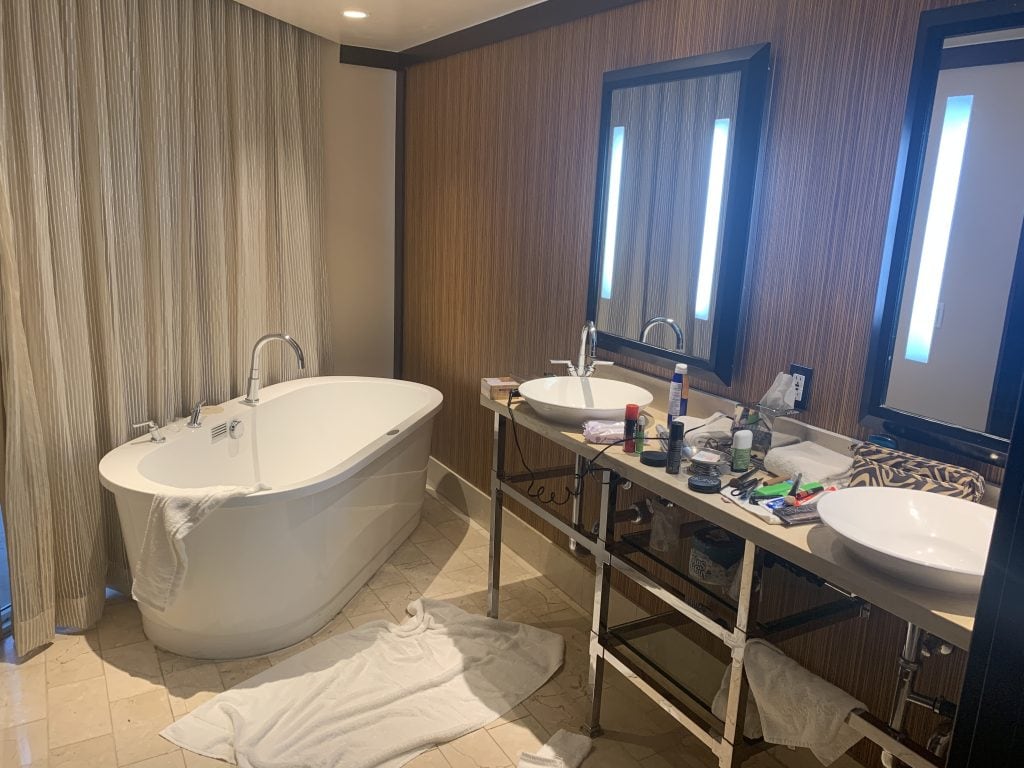 Palm Springs diary, hotel bathroom