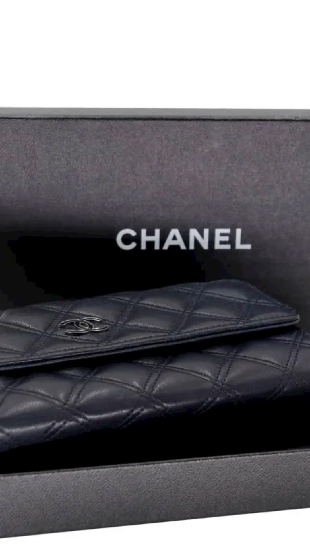 Chanel Flap Lambskin Leather CC L-Gusset Wallet CC-0326N-0086