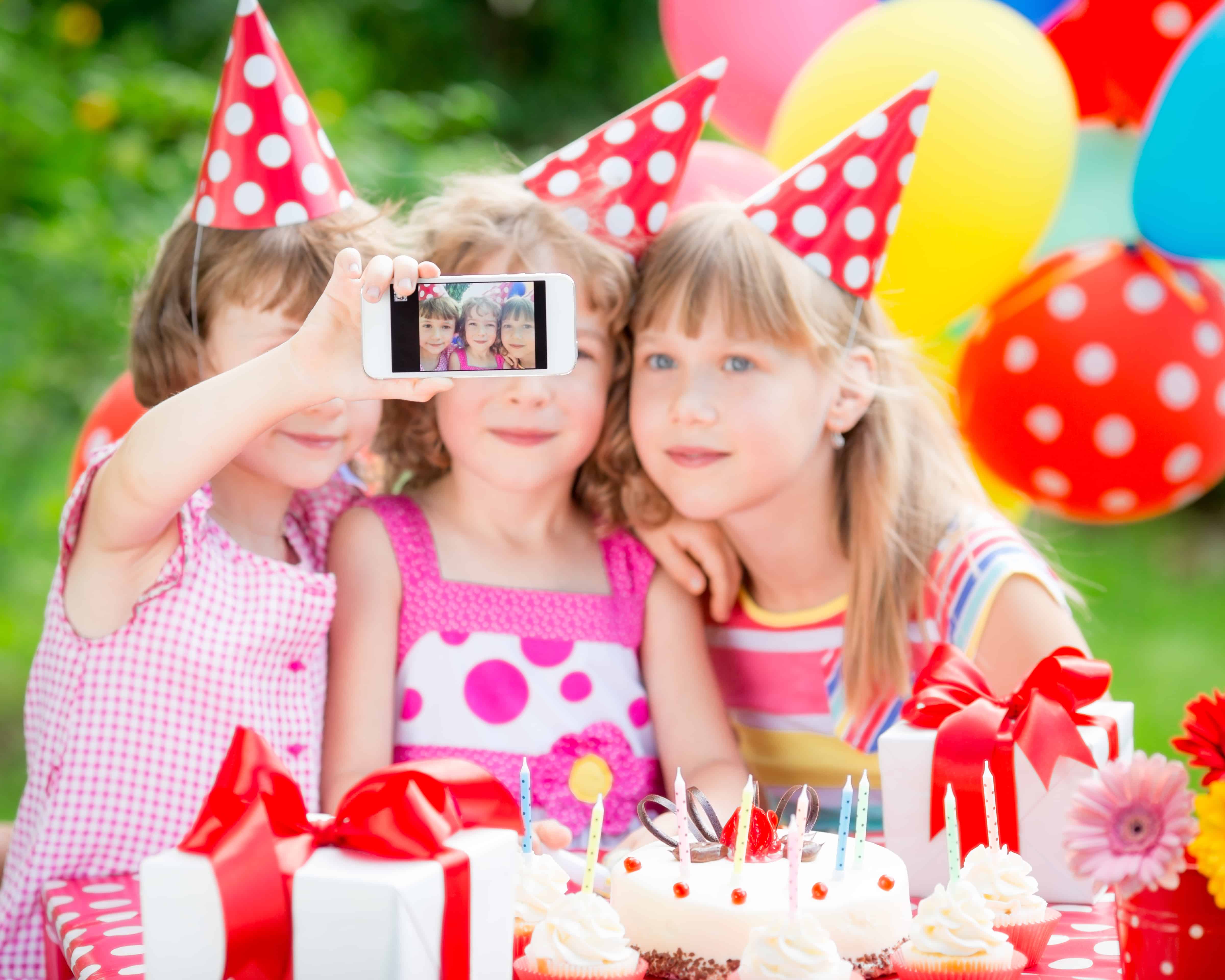 https://media.publit.io/file/EventManagement/kids-bday-party-selfie1.jpg