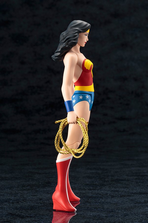 DC UNIVERSE WONDER WOMAN CLASSIC SERIES ARTFX+ STATUE