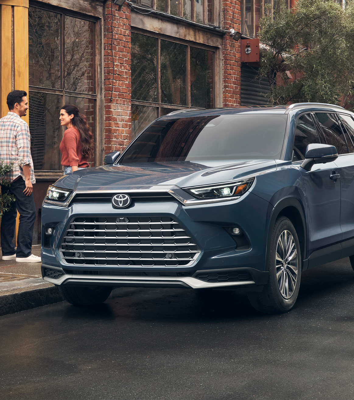 2025 Toyota Grand Highlander vs 2025 Subaru Ascent comparison | Bobby Rahal Toyota | Close up of a 2025 Toyota Grand Highlander