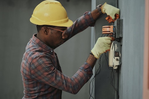 Electrician-working-on-wires-usa-health-insurance-plan
