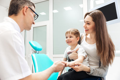 Health-Insurance-Plans-for-Dentists-usa-health-insurance-plan-mother-and-little-son-visiting-dentist