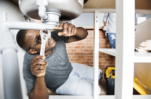 plumber-man-fixing-kitchen-sink-highly-rated-private-health-insurance-plans-for-plumbers-in-US