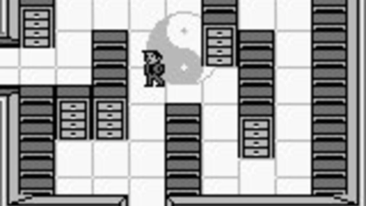 James Bond 007 gameplay on Game Boy