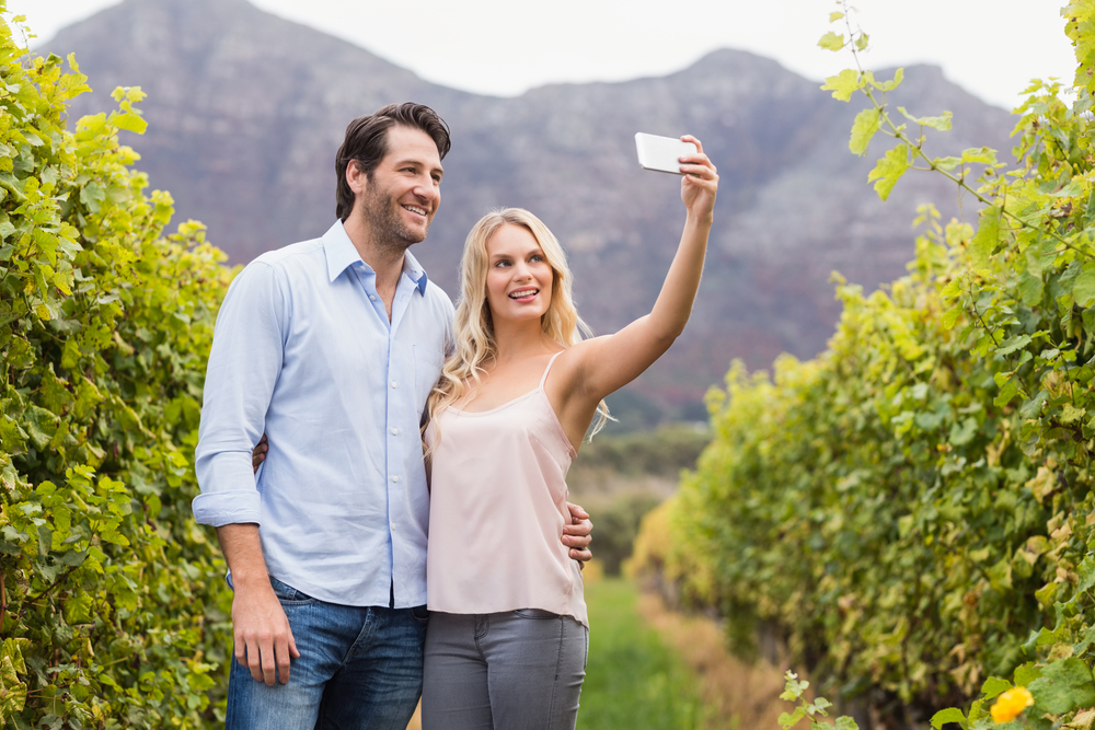 https://media.publit.io/file/Winery/couple-winery-selfie.jpg