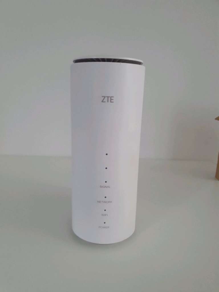 Test product Pre-Owned Unlocked ZTE MC801A 5G / 4G WiFi 6 Router (3.6Gbps)