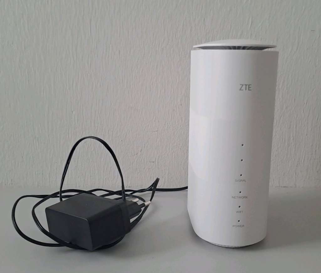 Preowned Unlocked ZTE MC801A 5G / 4G WiFi 6 CPE Router Sim slot