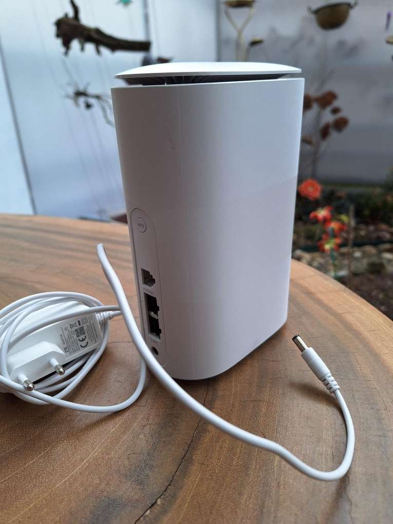 Preowned Unlocked ZTE MC888 5G / 4G WiFi 6 CPE 3.8gbps Router - Image 4