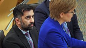 Yousaf 'nothing like as popular´ as Sturgeon and SNP support down,...
