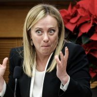 Italy’s Meloni Says 2035 Combustion-Engine Ban ‘Not Reasonable’