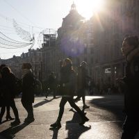 Retailers Dangle Credit to Get UK Holiday Shoppers Spending