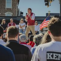 Youngkin Stumps With Kemp in Georgia, Urging Conservatives to Vote