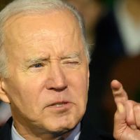 Poll finds disconnect between US public and media  —  RT World News