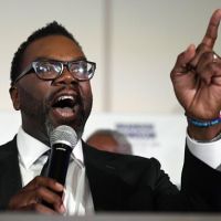 Liberal community organizer becomes new mayor of Chicago