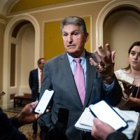 Joe Manchin faces the curse of the middle