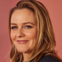 Actress Alicia Silverstone lauds RFK Jr., says she ditched Democratic registration and switched to Independent last year