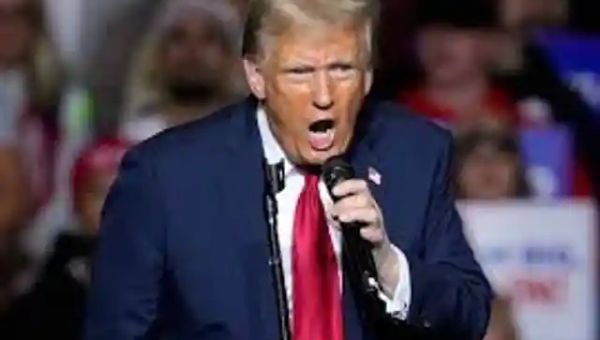WATCH: Twitter Explodes After Trump Simulates Oral Sex At Wisconsin Rally – HillReporter |