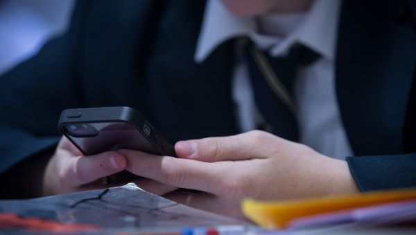 Hull people have their say on classrooms banning mobile phones