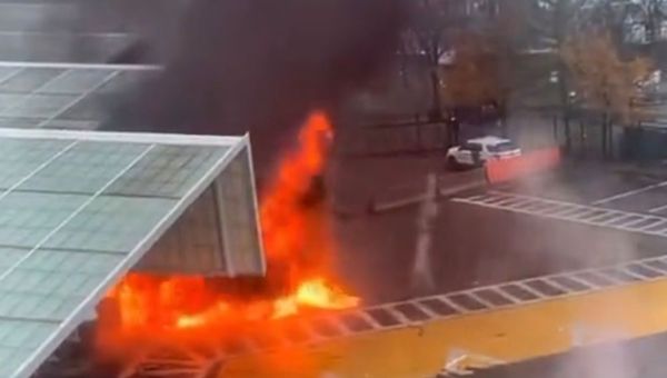 Niagara Falls explosion vid shows huge fireball as ‘car bomb’ goes off at border