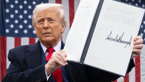 Donald Trump will learn ‘China will not blink’ in fighting ‘total war’ against global tariffs – The Mirror