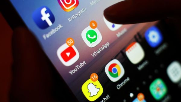 Parents who use phones excessively ‘struggle to set screen time rules for kids’