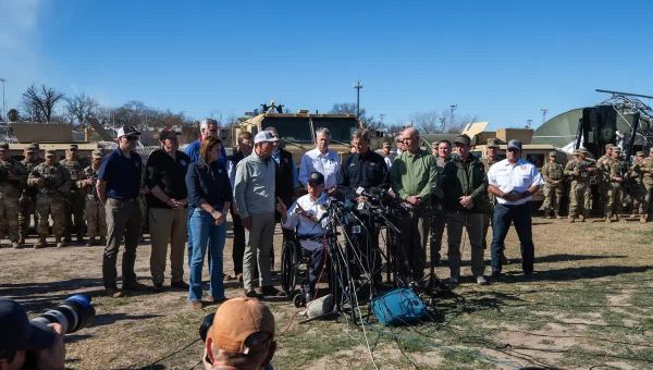 Gov. Greg Abbott defends migrant tactics in Eagle Pass amid escalating legal battle with Biden administration | Houston Public Media