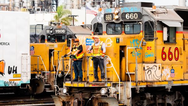 U.S. Finalizes Rule Requiring Two-Person Crews on Freight Trains