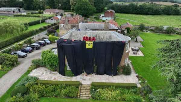 Greenpeace Protesters Scale U.K. Prime Minister’s Roof With Ease