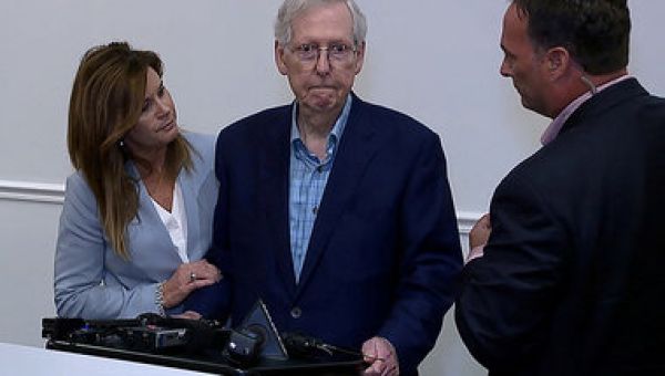Mitch McConnell cleared to work after freezing up at a Kentucky event