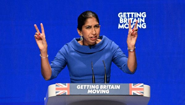 Benefit claimants who already have a job ‘should be working’, top Tory moans