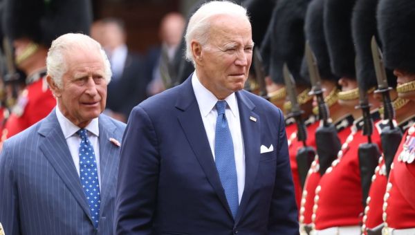 Charles forced to move Biden on during awkward moment inspecting guard of honour