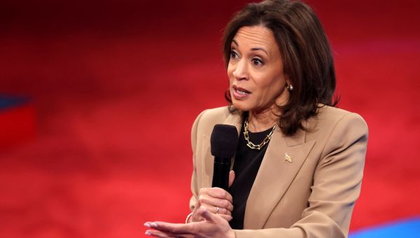 MAGA Has a Bonkers New Conspiracy about Harris and a Teleprompter
