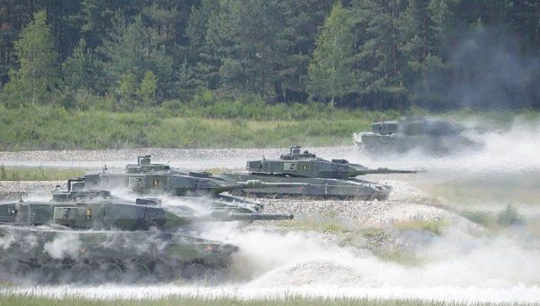 Some Shoot Far, Some Shoot Shorter. Ukraine Is Forming A Mixed Battalion With Different German, Portuguese And Swedish Tanks.