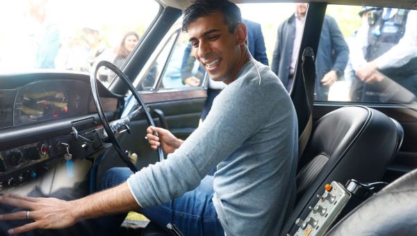 Tory in-fighting erupts as ex-Cabinet minister says delay 2030 petrol car ban