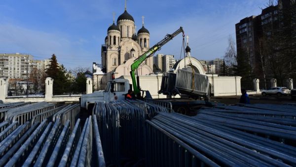 Mourners arrive for Navalny funeral in Moscow; heavy police presence expected
