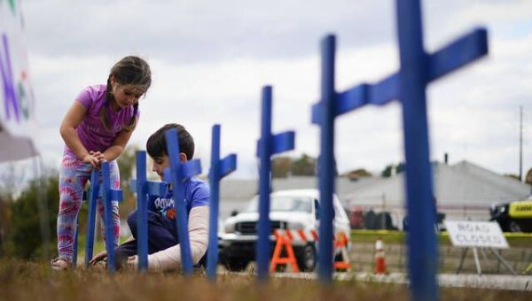 Residents of Maine gather to pray and reflect, days after a mass shooting left 18 people dead | Times Leader