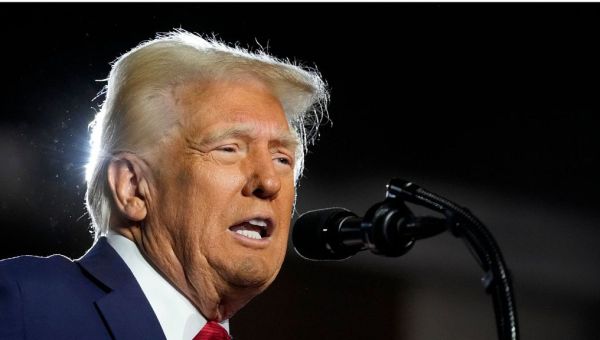 Trump signs order to revise policy on transgender service members in military