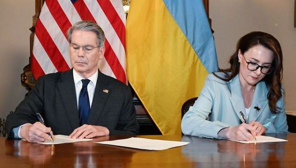 US and Ukraine sign deal to establish investment fund