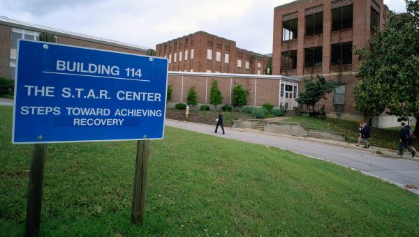 7 Virginia Deputies Charged With Murder in Death of Man at Hospital