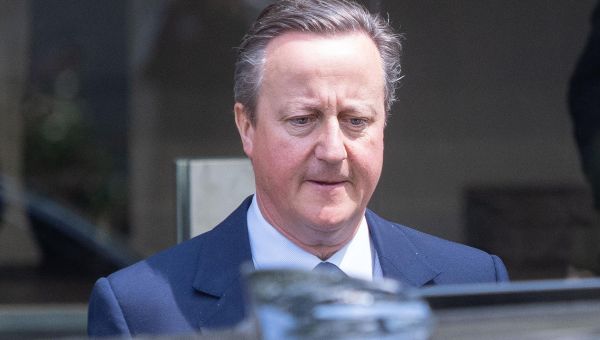 David Cameron seen entering Downing Street amid cabinet reshuffle