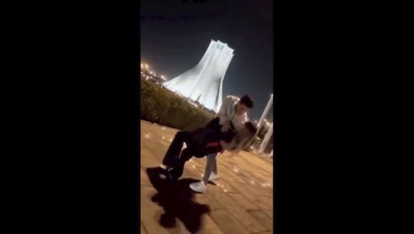 Iranian Blogger Couple Sentenced to Prison on Security Charges – KAYHAN LIFE