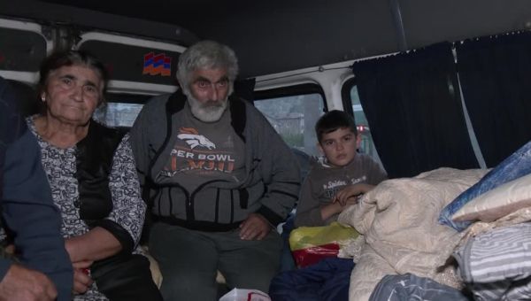 Ethnic Armenians Flee Karabakh After Azerbaijan Defeat – KAYHAN LIFE