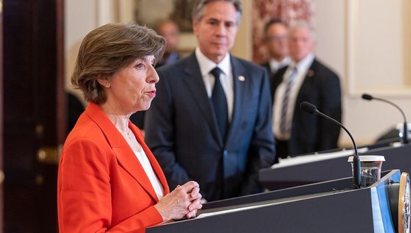 Iran: Tehran should look at its own problems before criticizing others, says France FM – EconoTimes