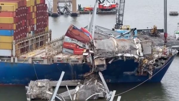 Baltimore Bridge Collapse Container Ship Will Be Refloated And Removed At High Tide