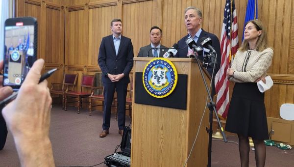 Connecticut withstands drowning in red wave