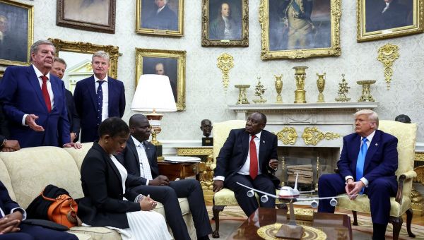 Trump channels a conspiracy theory-loving uncle with bizarre Oval Office ambush