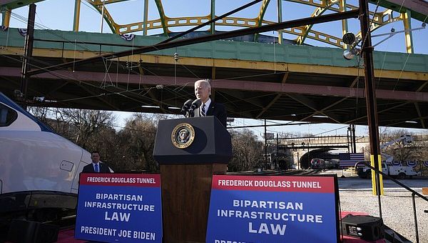 Biden visits rail tunnel project site