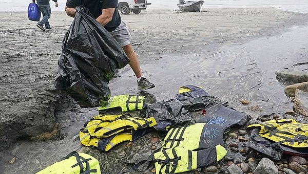 8 people die as migrant boats capsize off California shore