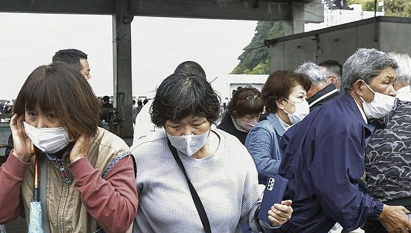 Explosive device tossed at Japan leader